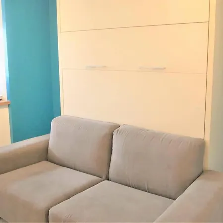 Agreable Situe Dans L'hyper Centre D'auray * Auray